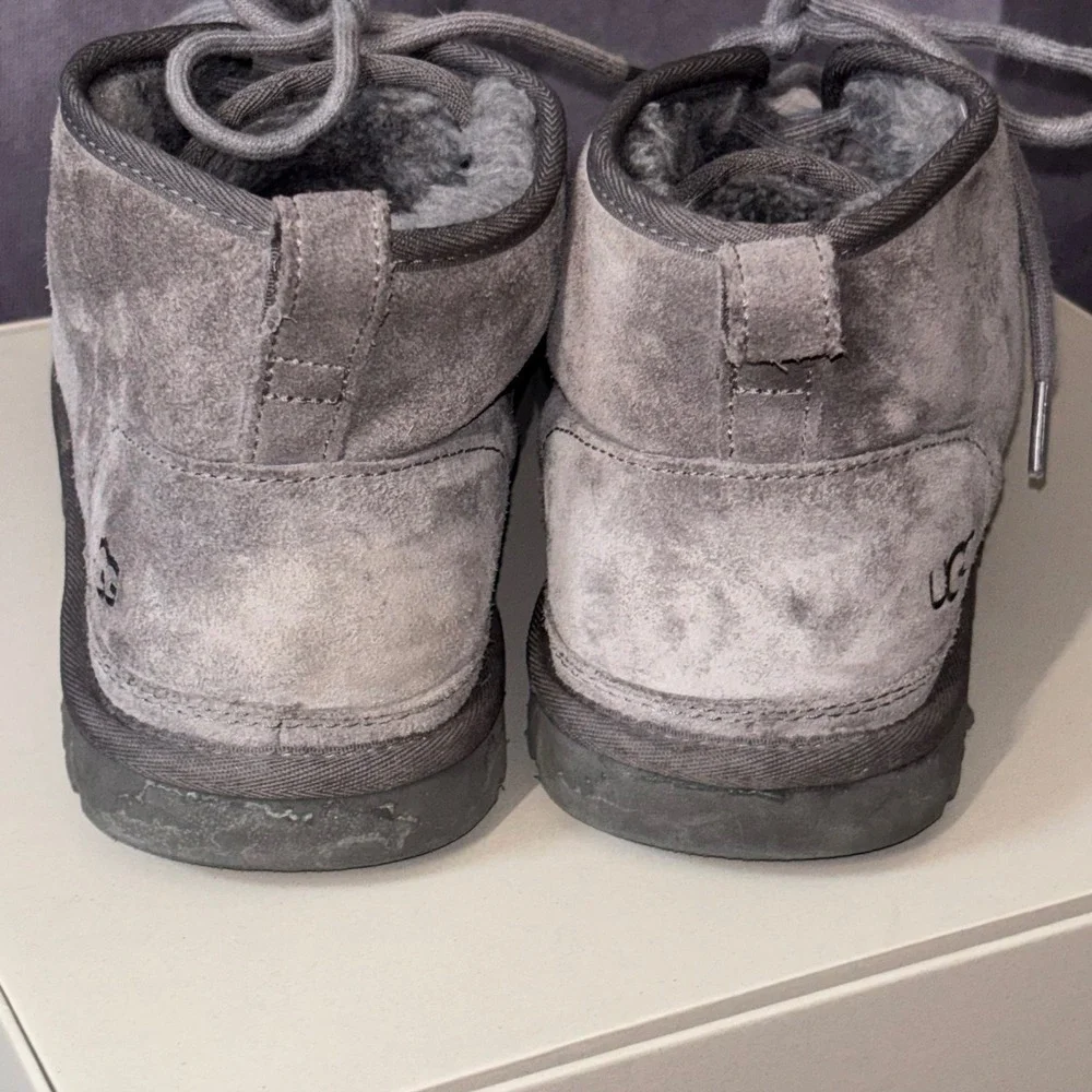 UGG Neumel Chukka Suede Boots Mens Size 11 Charcoal Grey Cozy Casual Sheepskin